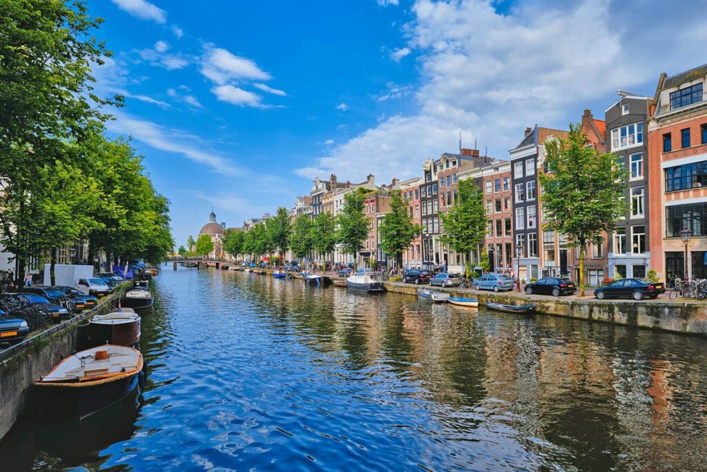 Belanda: Tempat dengan Kisah dan Kenangan Paling Romantis